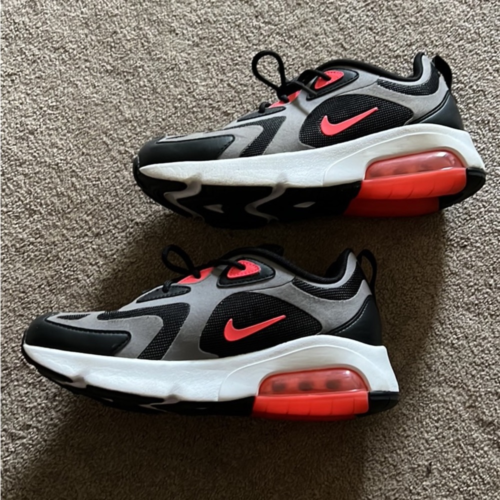 Nike Air 200 Youth size 5. Black with grey and pink.